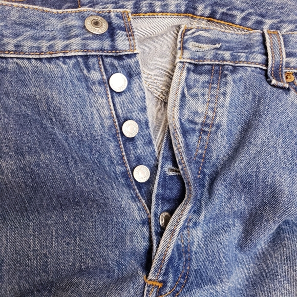 Levi's 501 5-Button Cut Off Denim Jean Shorts, 34" Waist - Picture 5 of 7